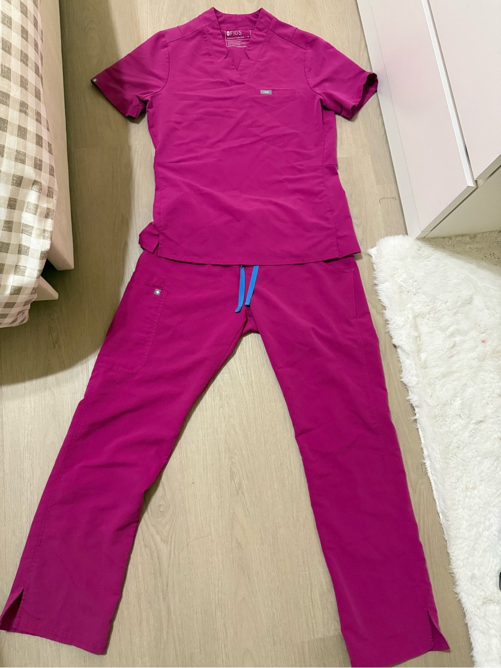 Figs scrub Set inala slim top Kade cargo pants in raspberry sorbet pink size M